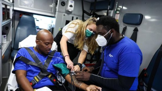 New Long Island Program Pays Students While Training to Become EMTs